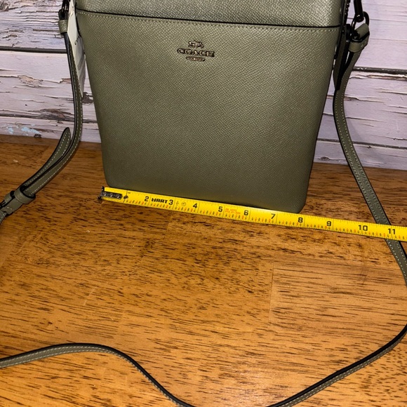 Coach Kitt messenger crossbody bag. - Picture 5 of 9